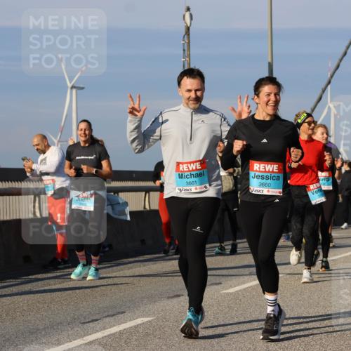 03.10.2025 - Köhlbrandbrückenlauf Strokosch-Dieckow http://msf.ph/oto/9121069 03.10.2025 09:56:20 Position 2 3661, 3660 meine-sportfotos.de
