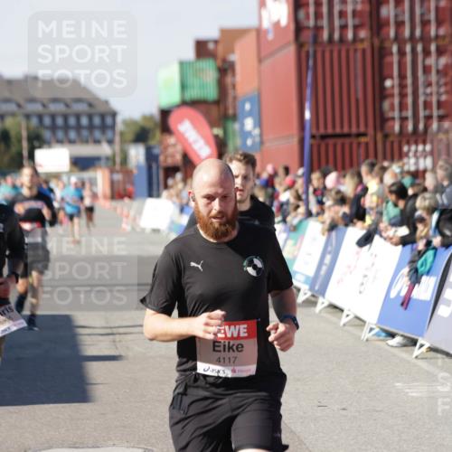 03.10.2025 - Köhlbrandbrückenlauf Jannik Wohlers http://msf.ph/oto/9121073 03.10.2025 13:04:27 Ziel 4055, 4117, 4198, 4297, 4494, 4665, 4836, 4995, 5055, 6018, 6250, 6251, 6723, 6724 meine-sportfotos.de