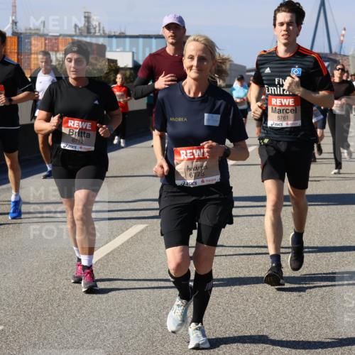 03.10.2025 - Köhlbrandbrückenlauf Strokosch-Dieckow http://msf.ph/oto/9121076 03.10.2025 12:59:41 Position 3 4962, 6712, 6773, 5761 meine-sportfotos.de
