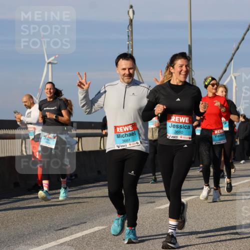 03.10.2025 - Köhlbrandbrückenlauf Strokosch-Dieckow http://msf.ph/oto/9121080 03.10.2025 09:56:20 Position 2 3602, 2970, 3661, 3660 meine-sportfotos.de
