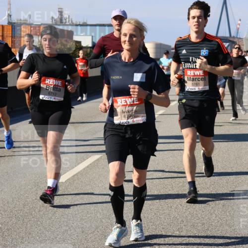 03.10.2025 - Köhlbrandbrückenlauf Strokosch-Dieckow http://msf.ph/oto/9121081 03.10.2025 12:59:41 Position 3 4962, 6712, 6778, 5761 meine-sportfotos.de