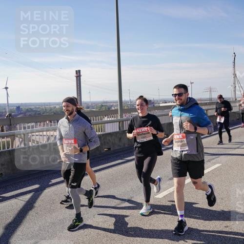 03.10.2025 - Köhlbrandbrückenlauf Michael Burmester http://msf.ph/oto/9121085 03.10.2025 13:02:30 Position 2 5301, 5505 meine-sportfotos.de