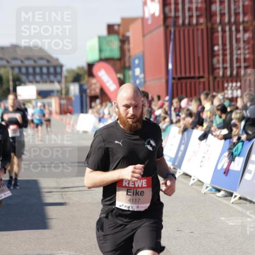 03.10.2025 - Köhlbrandbrückenlauf Jannik Wohlers http://msf.ph/oto/9121091 03.10.2025 13:04:27 Ziel 4055, 4117, 4198, 4297, 4494, 4665, 4836, 4995, 5055, 6018, 6250, 6251, 6723, 6724 meine-sportfotos.de
