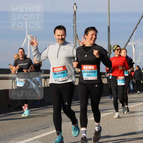 03.10.2025 - Köhlbrandbrückenlauf Strokosch-Dieckow http://msf.ph/oto/9121093 03.10.2025 09:56:21 Position 2 3661, 3660, 3597, 2970, 2028 meine-sportfotos.de