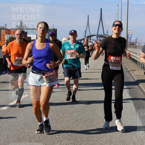 03.10.2025 - Köhlbrandbrückenlauf Strokosch-Dieckow http://msf.ph/oto/9121109 03.10.2025 12:59:45 Position 3 5525, 5806, 6785, 4605, 5771, 5768 meine-sportfotos.de