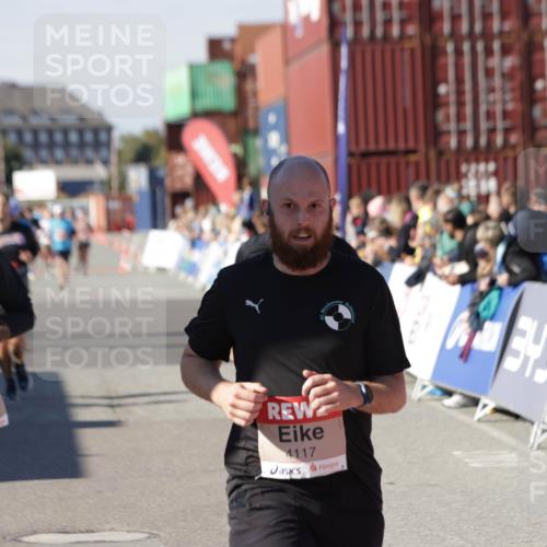 03.10.2025 - Köhlbrandbrückenlauf Jannik Wohlers http://msf.ph/oto/9121124 03.10.2025 13:04:27 Ziel 4055, 4117, 4198, 4297, 4494, 4665, 4836, 4995, 5055, 6018, 6250, 6251, 6723, 6724 meine-sportfotos.de