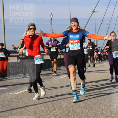 03.10.2025 - Köhlbrandbrückenlauf Strokosch-Dieckow http://msf.ph/oto/9121131 03.10.2025 09:56:23 Position 2 3597, 2970, 2125 meine-sportfotos.de