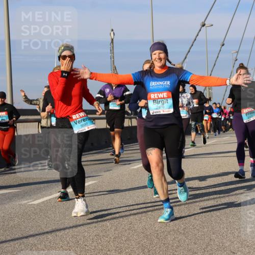 03.10.2025 - Köhlbrandbrückenlauf Strokosch-Dieckow http://msf.ph/oto/9121137 03.10.2025 09:56:23 Position 2 3597, 2970, 2125 meine-sportfotos.de
