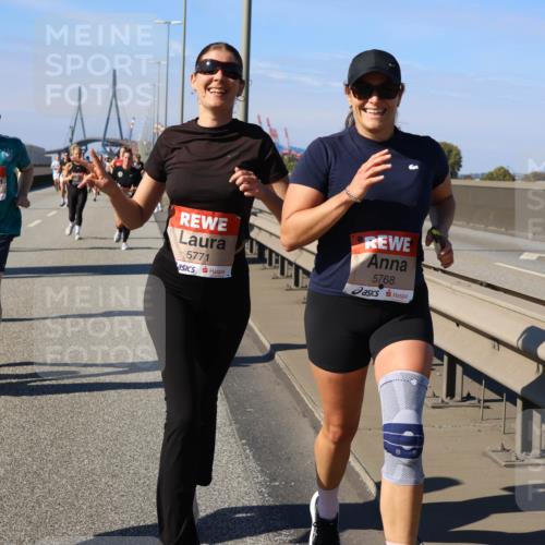 03.10.2025 - Köhlbrandbrückenlauf Strokosch-Dieckow http://msf.ph/oto/9121143 03.10.2025 12:59:46 Position 3 5771, 5768 meine-sportfotos.de