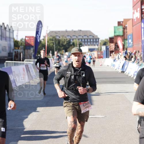 03.10.2025 - Köhlbrandbrückenlauf Jannik Wohlers http://msf.ph/oto/9121148 03.10.2025 13:04:28 Ziel 4055, 4117, 4198, 4297, 4494, 4665, 4836, 4995, 6018, 6092, 6250, 6251, 6723, 6724 meine-sportfotos.de