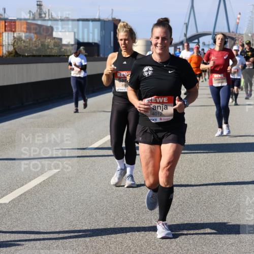 03.10.2025 - Köhlbrandbrückenlauf Strokosch-Dieckow http://msf.ph/oto/9121169 03.10.2025 12:59:50 Position 3 6746, 4982, 4012 meine-sportfotos.de