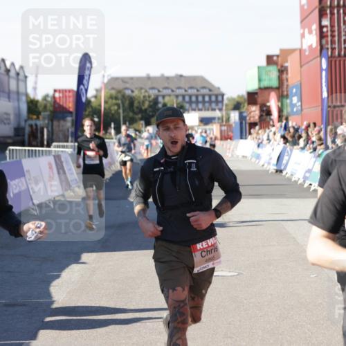 03.10.2025 - Köhlbrandbrückenlauf Jannik Wohlers http://msf.ph/oto/9121171 03.10.2025 13:04:28 Ziel 4055, 4117, 4198, 4297, 4494, 4665, 4836, 4995, 6018, 6092, 6250, 6251, 6723, 6724 meine-sportfotos.de