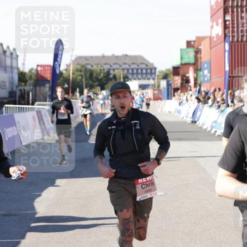 03.10.2025 - Köhlbrandbrückenlauf Jannik Wohlers http://msf.ph/oto/9121176 03.10.2025 13:04:28 Ziel 4055, 4117, 4198, 4297, 4494, 4665, 4836, 4995, 6018, 6092, 6250, 6251, 6723, 6724 meine-sportfotos.de