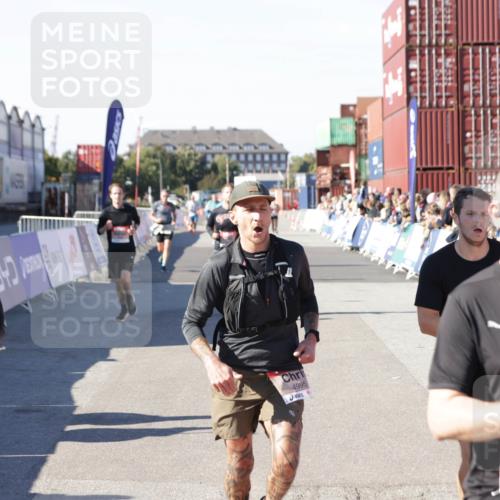 03.10.2025 - Köhlbrandbrückenlauf Jannik Wohlers http://msf.ph/oto/9121191 03.10.2025 13:04:28 Ziel 4055, 4117, 4198, 4297, 4494, 4665, 4836, 4995, 6018, 6092, 6250, 6251, 6723, 6724 meine-sportfotos.de