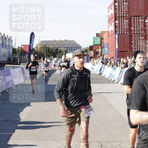 03.10.2025 - Köhlbrandbrückenlauf Jannik Wohlers http://msf.ph/oto/9121205 03.10.2025 13:04:28 Ziel 4055, 4117, 4198, 4297, 4494, 4665, 4836, 4995, 6018, 6092, 6250, 6251, 6723, 6724 meine-sportfotos.de