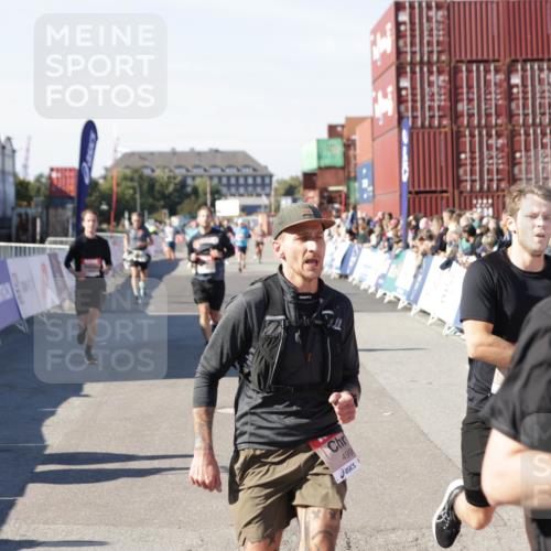 03.10.2025 - Köhlbrandbrückenlauf Jannik Wohlers http://msf.ph/oto/9121210 03.10.2025 13:04:28 Ziel 4055, 4117, 4198, 4297, 4494, 4665, 4836, 4995, 6018, 6092, 6250, 6251, 6723, 6724 meine-sportfotos.de