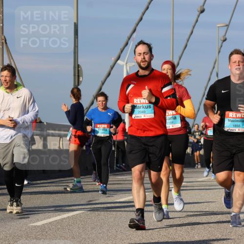03.10.2025 - Köhlbrandbrückenlauf Strokosch-Dieckow http://msf.ph/oto/9121216 03.10.2025 09:56:30 Position 2 3084, 2049, 2169, 1855 meine-sportfotos.de