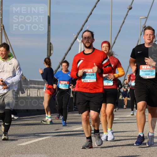 03.10.2025 - Köhlbrandbrückenlauf Strokosch-Dieckow http://msf.ph/oto/9121222 03.10.2025 09:56:30 Position 2 3084, 2049, 2169, 1855 meine-sportfotos.de
