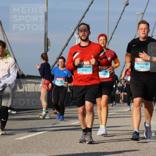 03.10.2025 - Köhlbrandbrückenlauf Strokosch-Dieckow http://msf.ph/oto/9121226 03.10.2025 09:56:31 Position 2 3084, 2049, 2169, 1855, 1853 meine-sportfotos.de