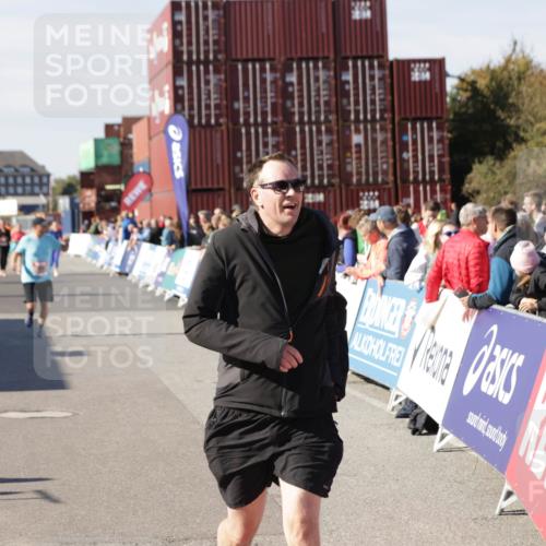 03.10.2025 - Köhlbrandbrückenlauf Jannik Wohlers http://msf.ph/oto/9121242 03.10.2025 13:36:16 Ziel 5045, 5158, 5219, 6670 meine-sportfotos.de