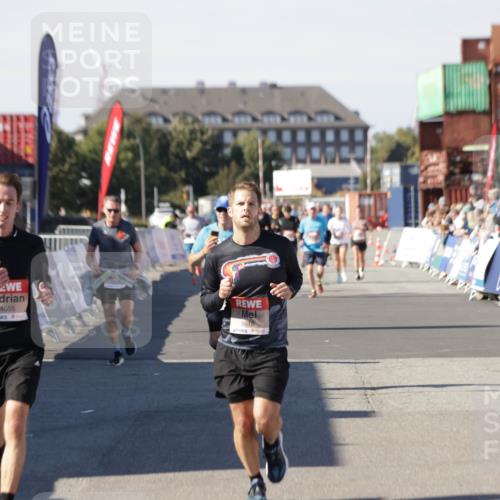 03.10.2025 - Köhlbrandbrückenlauf Jannik Wohlers http://msf.ph/oto/9121246 03.10.2025 13:04:30 Ziel 4055, 4117, 4198, 4297, 4494, 4665, 4713, 4836, 4995, 6018, 6092, 6250, 6251, 6723 meine-sportfotos.de