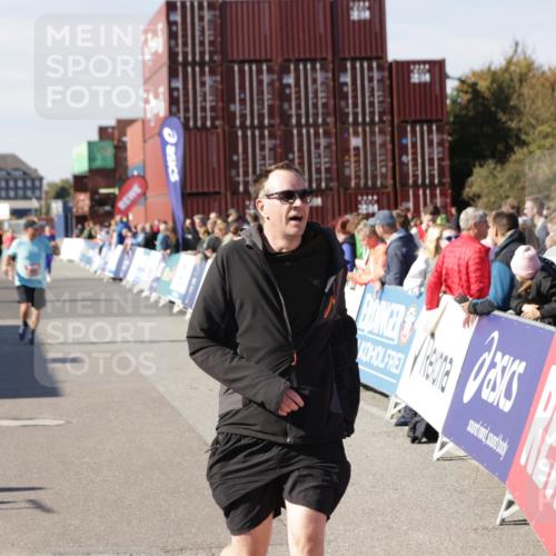 03.10.2025 - Köhlbrandbrückenlauf Jannik Wohlers http://msf.ph/oto/9121247 03.10.2025 13:36:16 Ziel 5045, 5158, 5219, 6670 meine-sportfotos.de