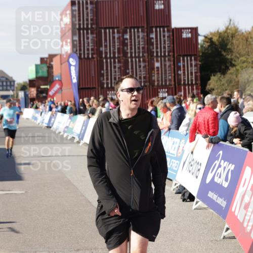 03.10.2025 - Köhlbrandbrückenlauf Jannik Wohlers http://msf.ph/oto/9121253 03.10.2025 13:36:16 Ziel 5045, 5158, 5219, 6670 meine-sportfotos.de