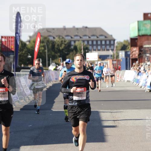 03.10.2025 - Köhlbrandbrückenlauf Jannik Wohlers http://msf.ph/oto/9121268 03.10.2025 13:04:30 Ziel 4055, 4117, 4198, 4297, 4494, 4665, 4713, 4836, 4995, 6018, 6092, 6250, 6251, 6723 meine-sportfotos.de