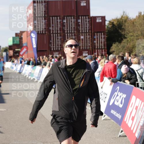 03.10.2025 - Köhlbrandbrückenlauf Jannik Wohlers http://msf.ph/oto/9121269 03.10.2025 13:36:16 Ziel 5045, 5158, 5219, 6670 meine-sportfotos.de