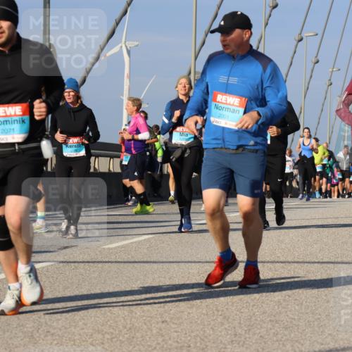 03.10.2025 - Köhlbrandbrückenlauf Strokosch-Dieckow http://msf.ph/oto/9121270 03.10.2025 09:56:38 Position 2 2071, 2001, 1160 meine-sportfotos.de
