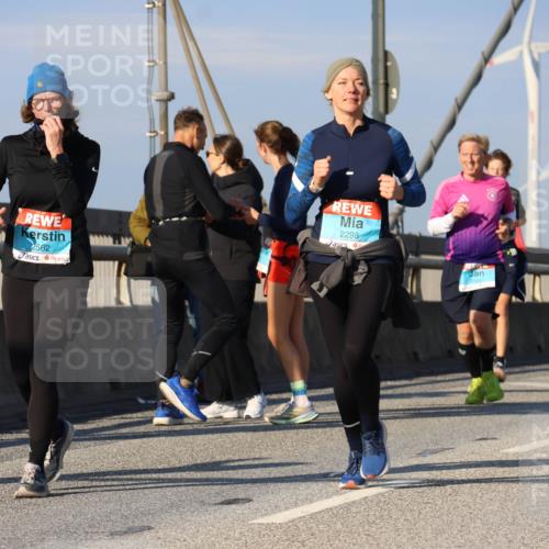 03.10.2025 - Köhlbrandbrückenlauf Strokosch-Dieckow http://msf.ph/oto/9121274 03.10.2025 09:56:41 Position 2 2562, 2298, 2300 meine-sportfotos.de