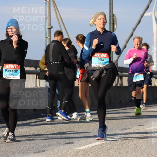 03.10.2025 - Köhlbrandbrückenlauf Strokosch-Dieckow http://msf.ph/oto/9121277 03.10.2025 09:56:41 Position 2 2562, 2298, 2300 meine-sportfotos.de