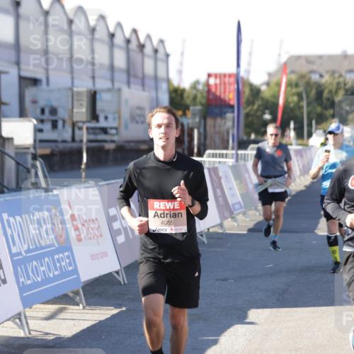 03.10.2025 - Köhlbrandbrückenlauf Jannik Wohlers http://msf.ph/oto/9121278 03.10.2025 13:04:31 Ziel 4055, 4117, 4198, 4297, 4494, 4665, 4713, 4836, 4995, 6018, 6092, 6723 meine-sportfotos.de