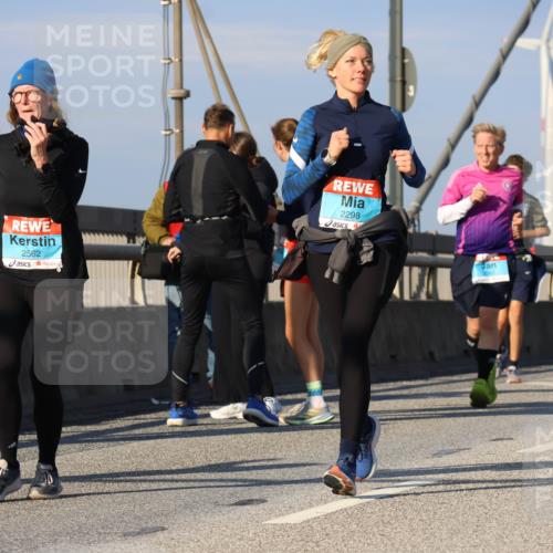 03.10.2025 - Köhlbrandbrückenlauf Strokosch-Dieckow http://msf.ph/oto/9121281 03.10.2025 09:56:41 Position 2 2562, 2298, 2300 meine-sportfotos.de