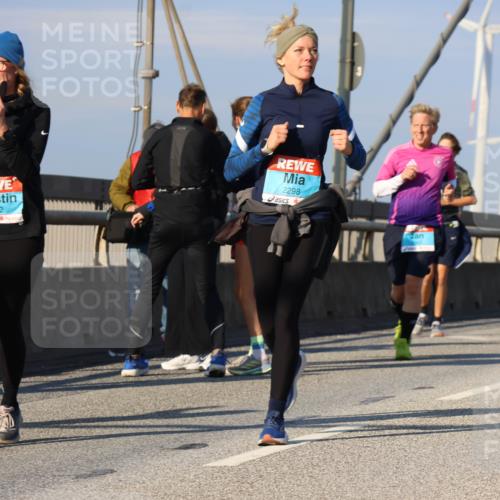 03.10.2025 - Köhlbrandbrückenlauf Strokosch-Dieckow http://msf.ph/oto/9121284 03.10.2025 09:56:41 Position 2 2562, 2298, 2300 meine-sportfotos.de