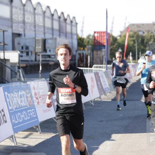 03.10.2025 - Köhlbrandbrückenlauf Jannik Wohlers http://msf.ph/oto/9121293 03.10.2025 13:04:31 Ziel 4055, 4117, 4198, 4297, 4494, 4665, 4713, 4836, 4995, 6018, 6092, 6723 meine-sportfotos.de
