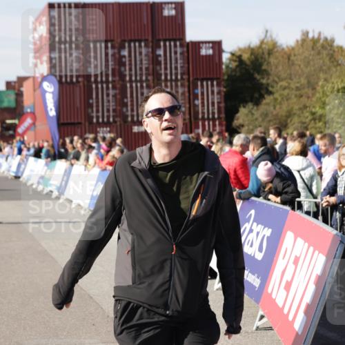 03.10.2025 - Köhlbrandbrückenlauf Jannik Wohlers http://msf.ph/oto/9121296 03.10.2025 13:36:16 Ziel 5045, 5158, 5219, 6670 meine-sportfotos.de