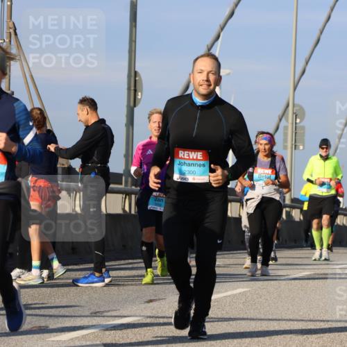 03.10.2025 - Köhlbrandbrückenlauf Strokosch-Dieckow http://msf.ph/oto/9121300 03.10.2025 09:56:42 Position 2 2298, 3562, 303, 2300 meine-sportfotos.de