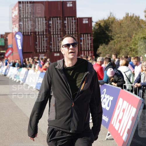 03.10.2025 - Köhlbrandbrückenlauf Jannik Wohlers http://msf.ph/oto/9121301 03.10.2025 13:36:16 Ziel 5045, 5158, 5219, 6670 meine-sportfotos.de