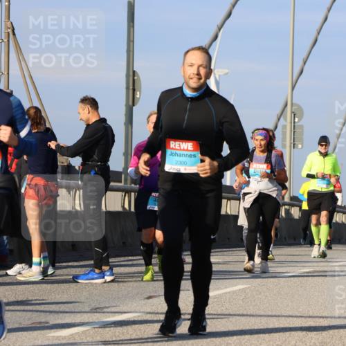 03.10.2025 - Köhlbrandbrückenlauf Strokosch-Dieckow http://msf.ph/oto/9121303 03.10.2025 09:56:42 Position 2 2298, 2300, 3039 meine-sportfotos.de
