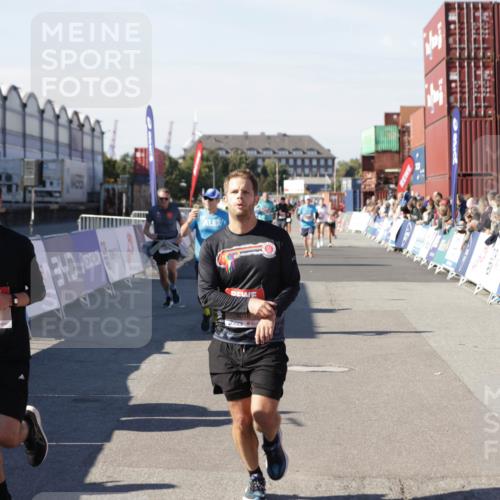 03.10.2025 - Köhlbrandbrückenlauf Jannik Wohlers http://msf.ph/oto/9121304 03.10.2025 13:04:32 Ziel 4055, 4117, 4198, 4297, 4494, 4665, 4713, 4836, 4995, 6018, 6092, 6723 meine-sportfotos.de