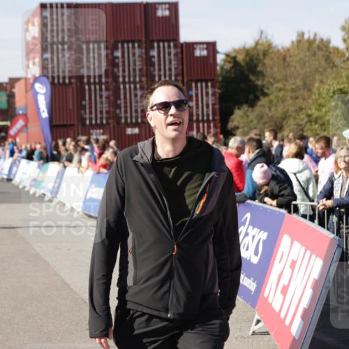 03.10.2025 - Köhlbrandbrückenlauf Jannik Wohlers http://msf.ph/oto/9121305 03.10.2025 13:36:16 Ziel 5045, 5158, 5219, 6670 meine-sportfotos.de