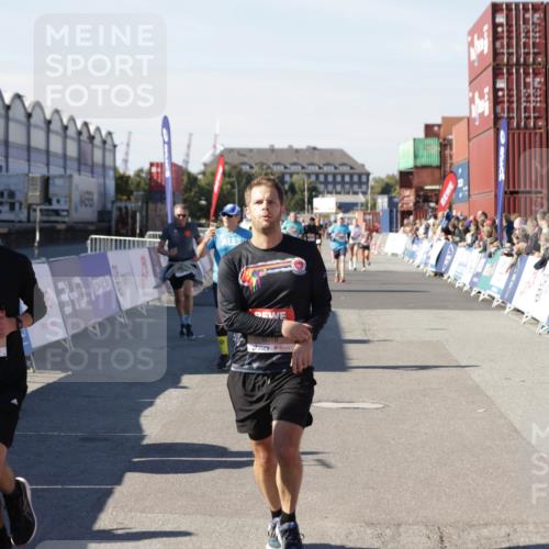 03.10.2025 - Köhlbrandbrückenlauf Jannik Wohlers http://msf.ph/oto/9121309 03.10.2025 13:04:32 Ziel 4055, 4117, 4198, 4297, 4494, 4665, 4713, 4836, 4995, 6018, 6092, 6723 meine-sportfotos.de