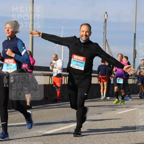 03.10.2025 - Köhlbrandbrückenlauf Strokosch-Dieckow http://msf.ph/oto/9121316 03.10.2025 09:56:44 Position 2 2298, 2300, 30, 10 meine-sportfotos.de