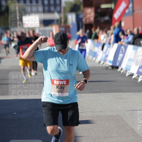 03.10.2025 - Köhlbrandbrückenlauf Jannik Wohlers http://msf.ph/oto/9121317 03.10.2025 13:36:18 Ziel 5045, 5158, 5219 meine-sportfotos.de
