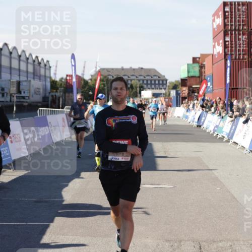 03.10.2025 - Köhlbrandbrückenlauf Jannik Wohlers http://msf.ph/oto/9121320 03.10.2025 13:04:32 Ziel 4055, 4117, 4198, 4297, 4494, 4665, 4713, 4836, 4995, 6018, 6092, 6723 meine-sportfotos.de