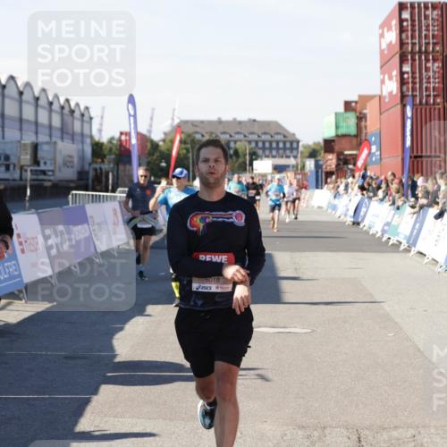 03.10.2025 - Köhlbrandbrückenlauf Jannik Wohlers http://msf.ph/oto/9121325 03.10.2025 13:04:32 Ziel 4055, 4117, 4198, 4297, 4494, 4665, 4713, 4836, 4995, 6018, 6092, 6723 meine-sportfotos.de