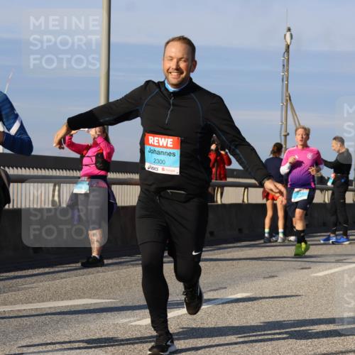03.10.2025 - Köhlbrandbrückenlauf Strokosch-Dieckow http://msf.ph/oto/9121336 03.10.2025 09:56:45 Position 2 2298, 2300, 30 meine-sportfotos.de