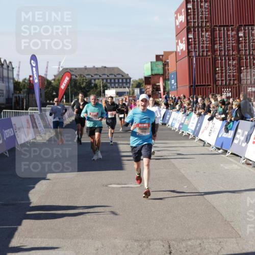 03.10.2025 - Köhlbrandbrückenlauf Jannik Wohlers http://msf.ph/oto/9121337 03.10.2025 13:04:39 Ziel 4022, 4055, 4236, 4246, 4247, 4713, 4724, 4831, 5948, 6018, 6092, 6470 meine-sportfotos.de
