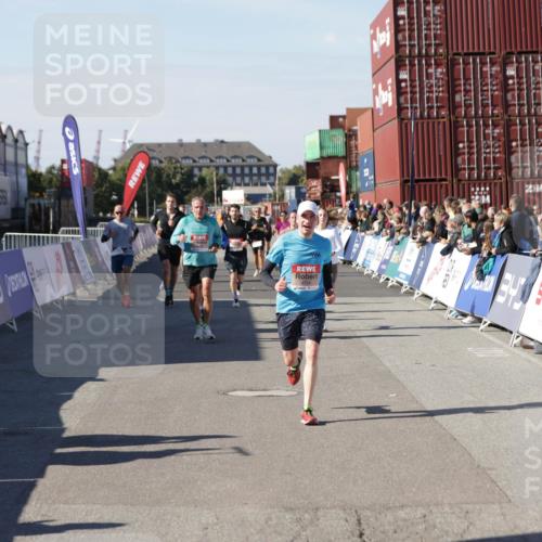 03.10.2025 - Köhlbrandbrückenlauf Jannik Wohlers http://msf.ph/oto/9121343 03.10.2025 13:04:39 Ziel 4022, 4055, 4236, 4246, 4247, 4713, 4724, 4831, 5948, 6018, 6092, 6470 meine-sportfotos.de